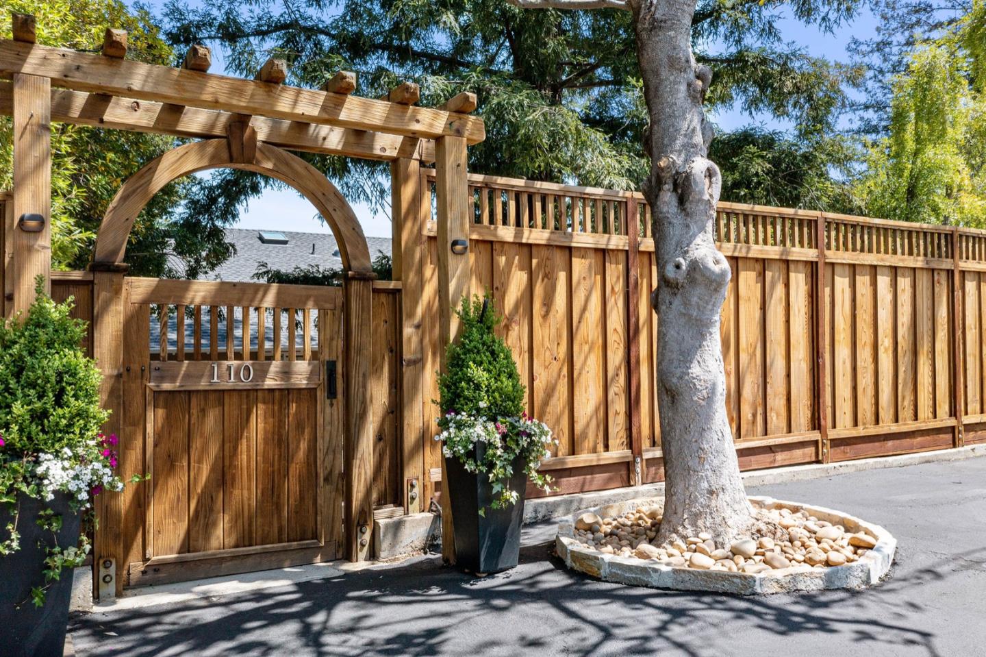 Neighborhood Neighborhood-4