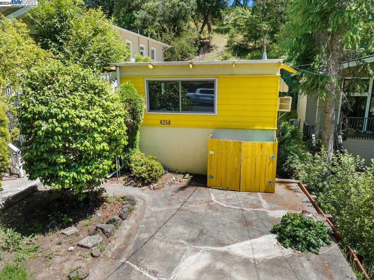 Neighborhood Neighborhood-20