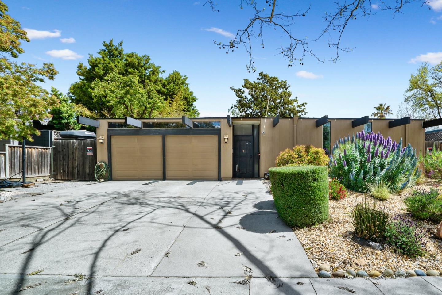 Neighborhood Neighborhood-70