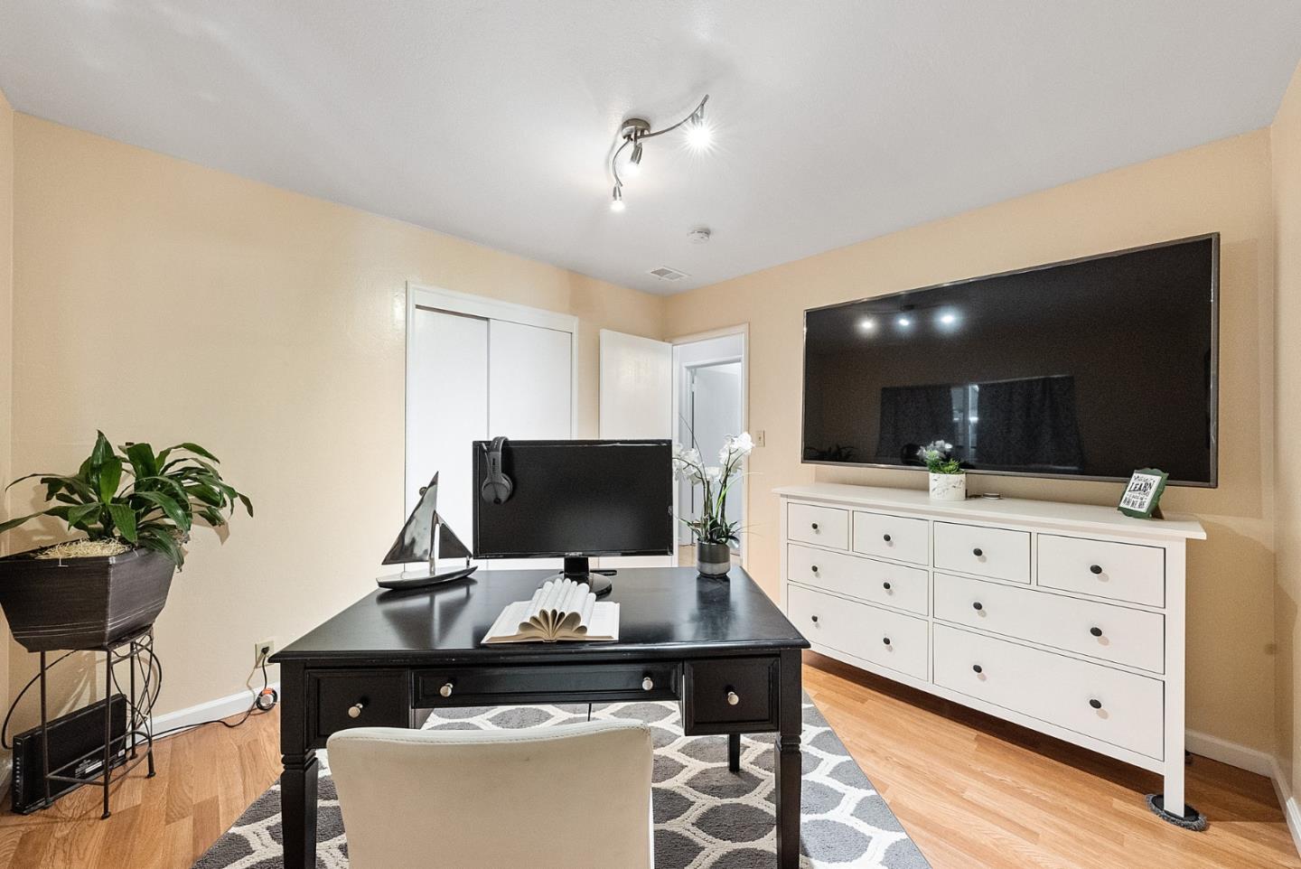 Neighborhood Neighborhood-32