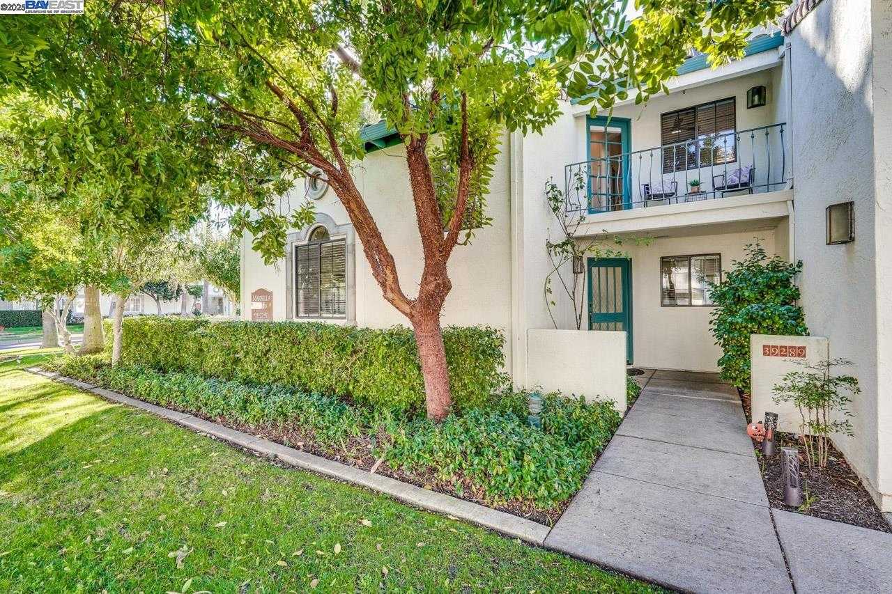 Neighborhood Neighborhood-28