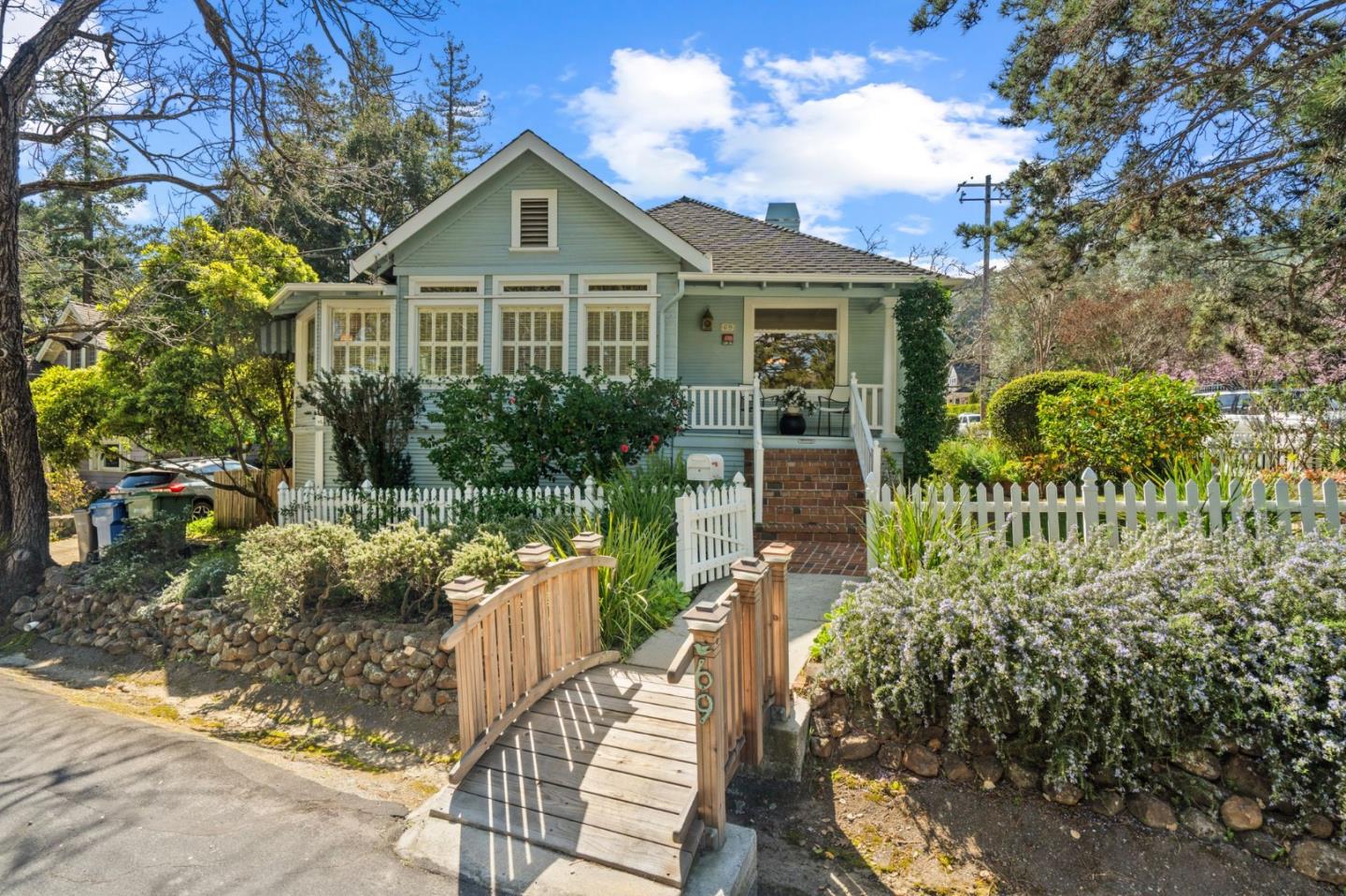 Neighborhood Neighborhood-8