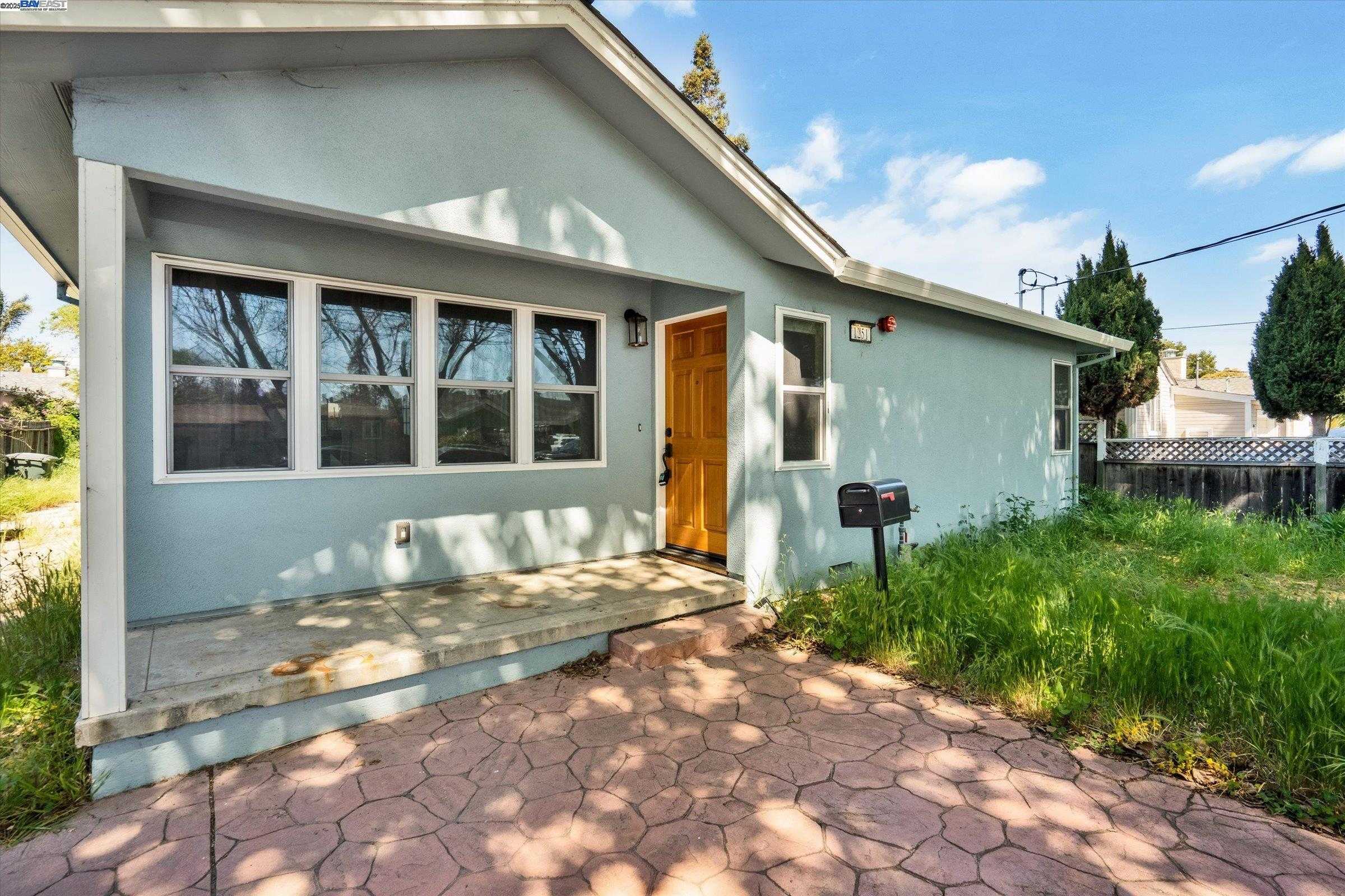 Neighborhood Neighborhood-5