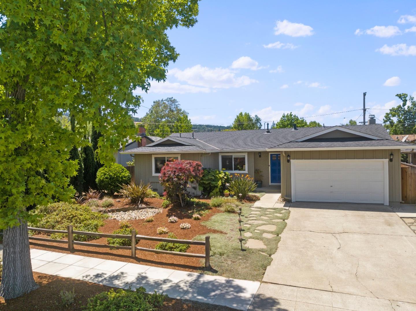 Neighborhood Neighborhood-100