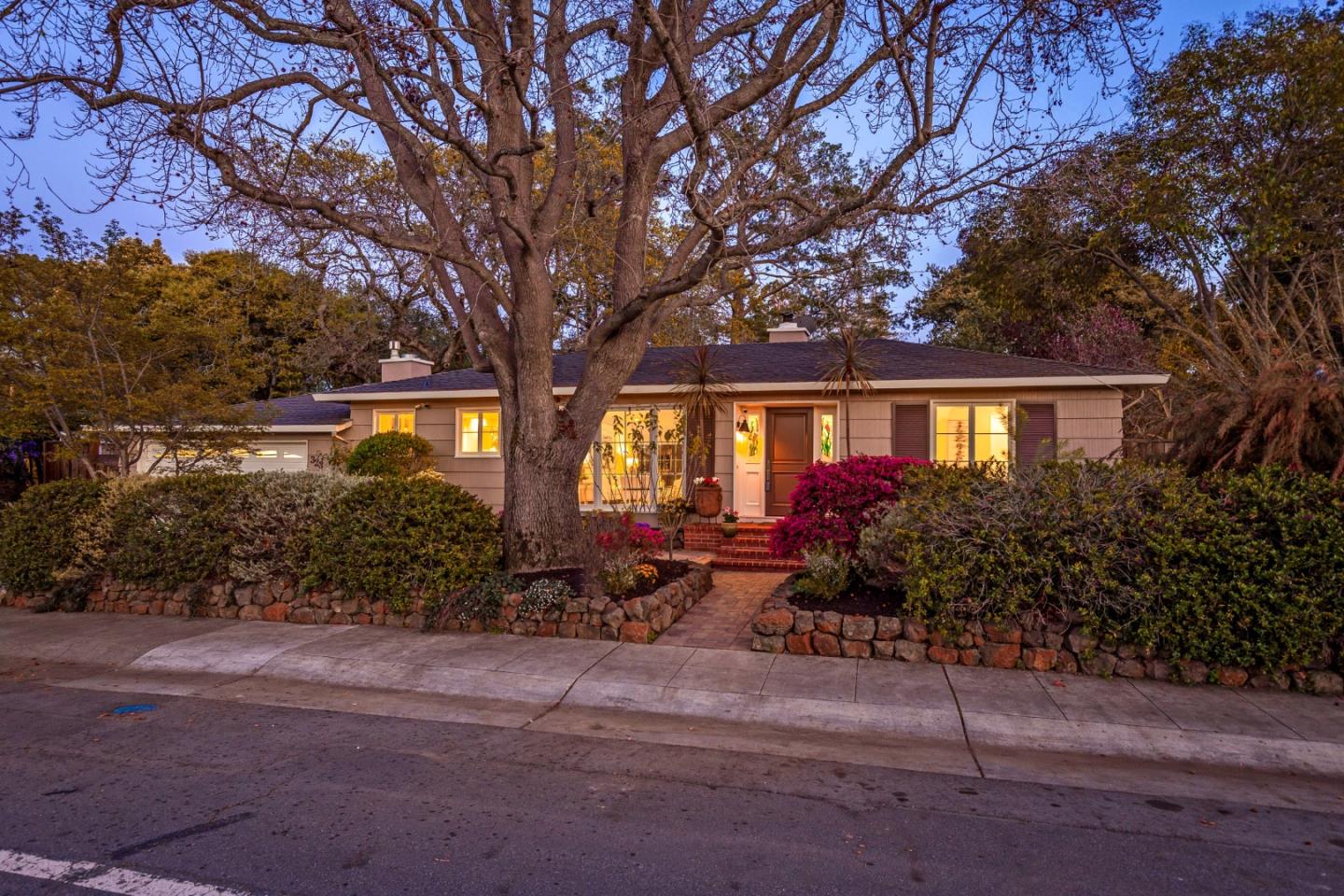 Neighborhood Neighborhood-82