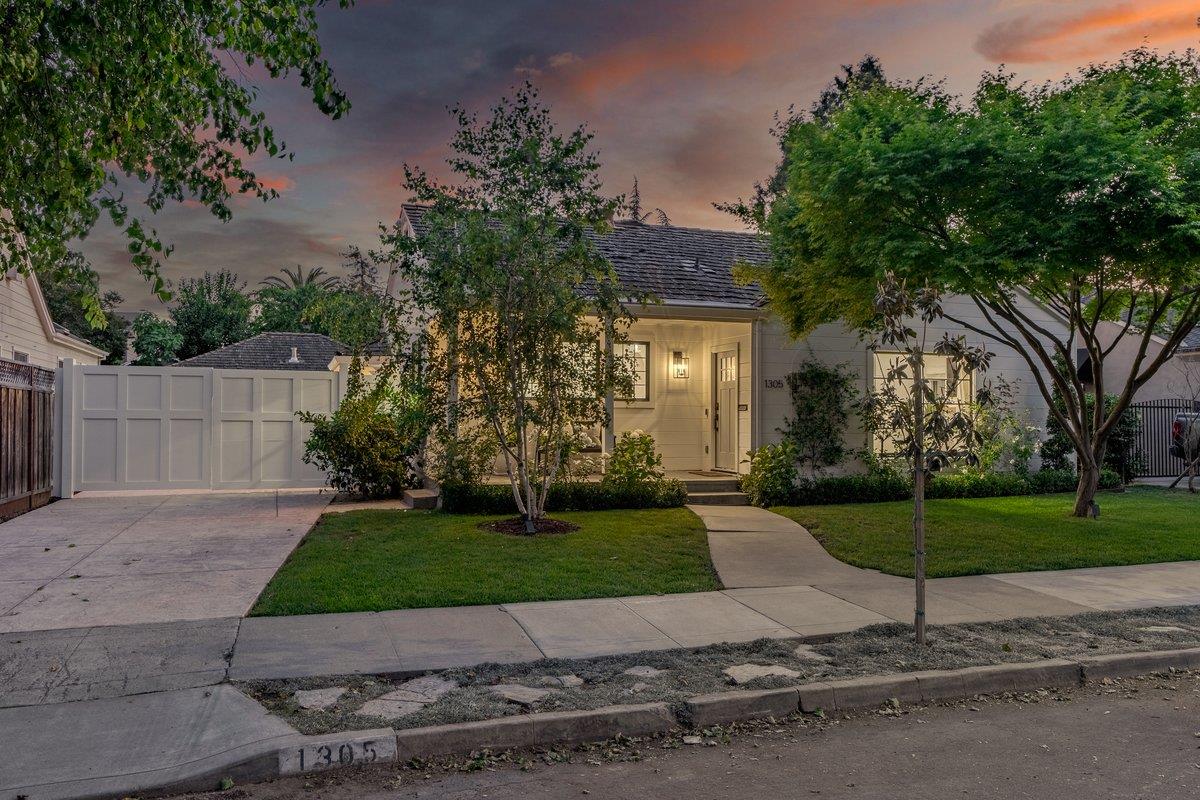 Neighborhood Neighborhood-8