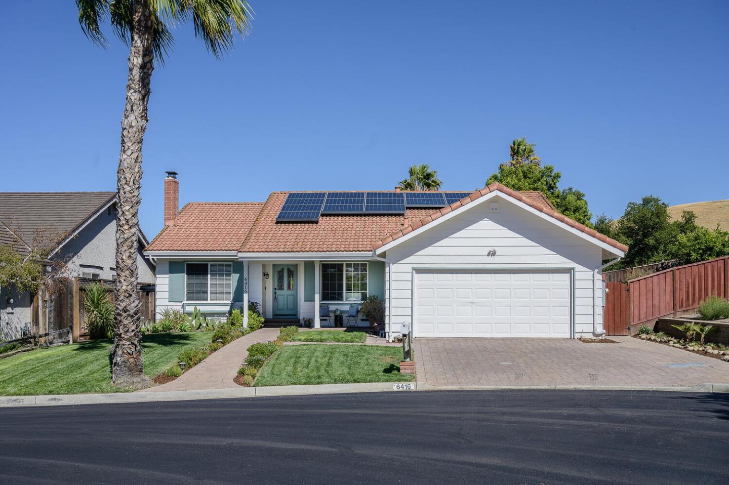 Neighborhood Neighborhood-20