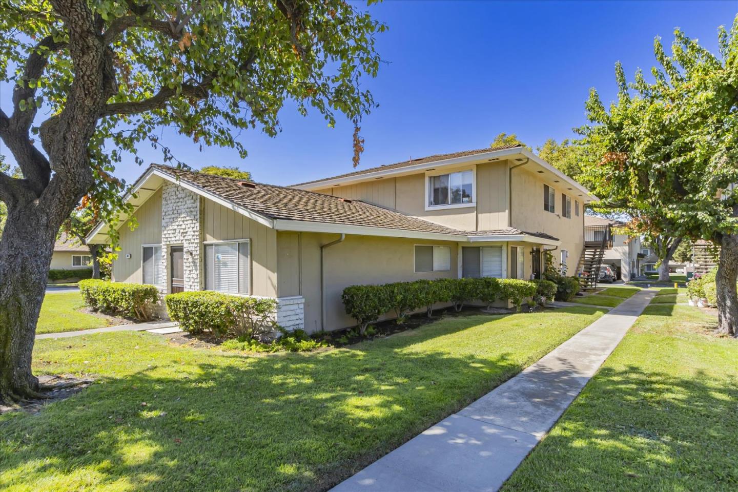 Neighborhood Neighborhood-20