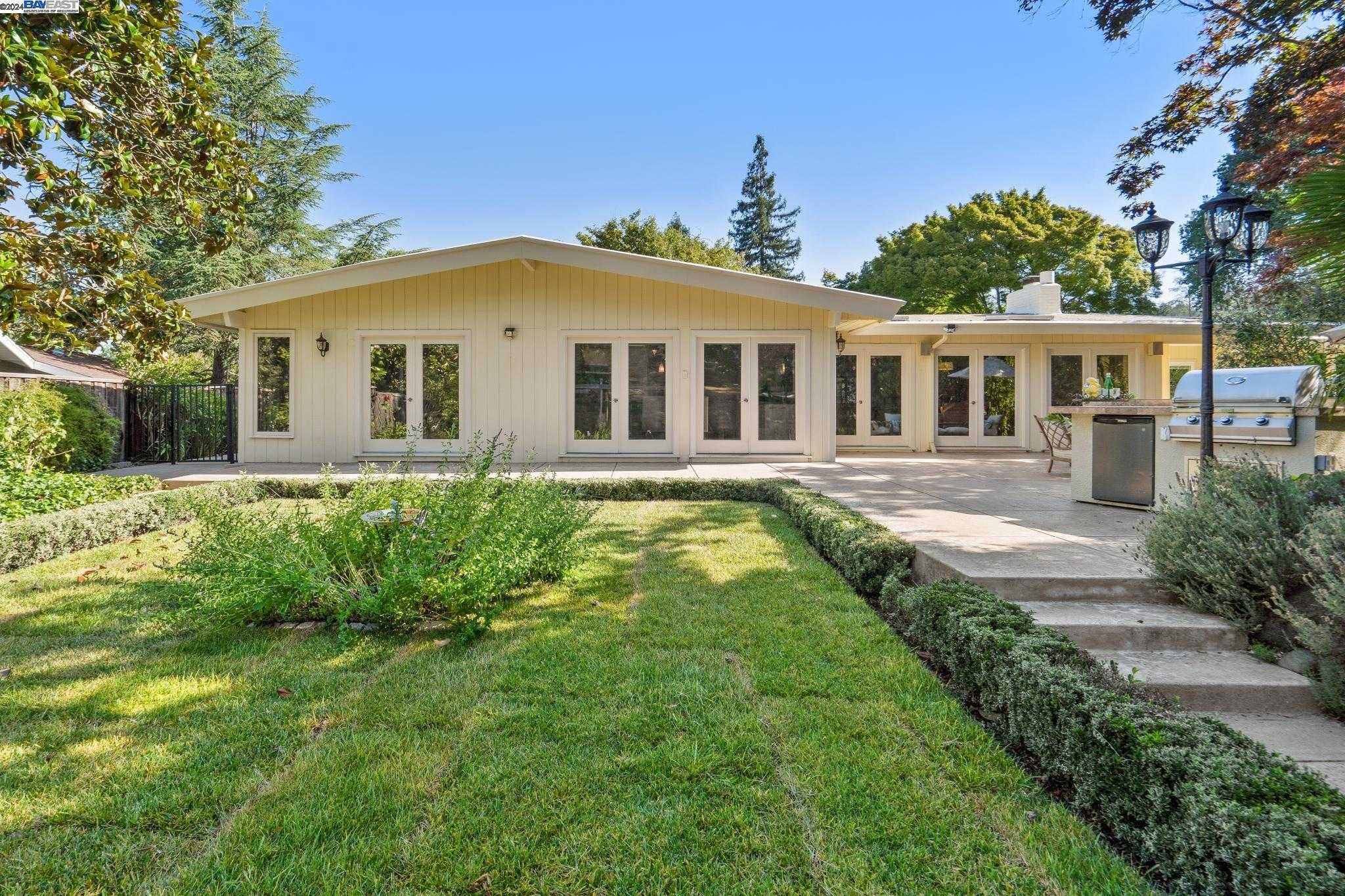 Neighborhood Neighborhood-24