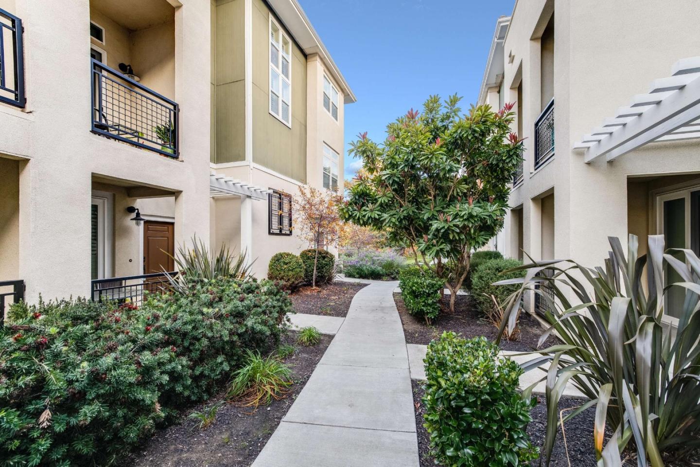 Neighborhood Neighborhood-64