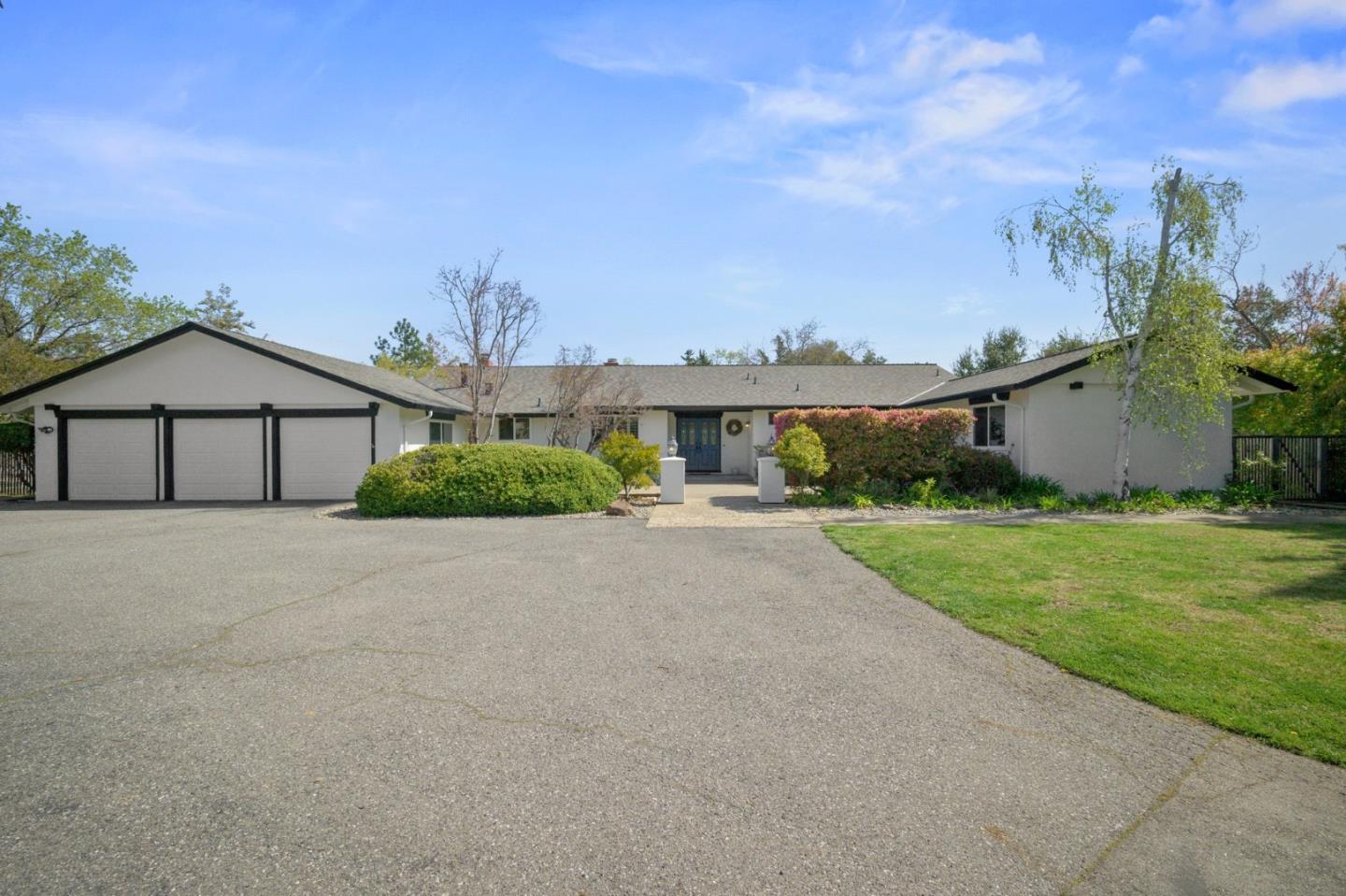 Neighborhood Neighborhood-20