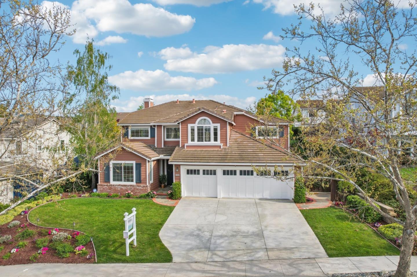 Neighborhood Neighborhood-20