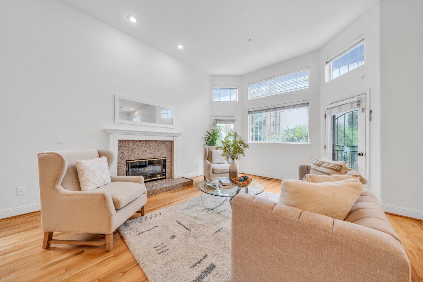 Neighborhood Neighborhood-100