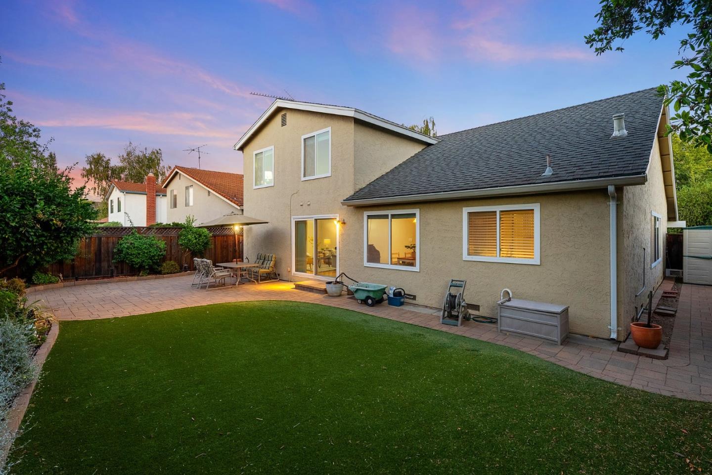 Neighborhood Neighborhood-28