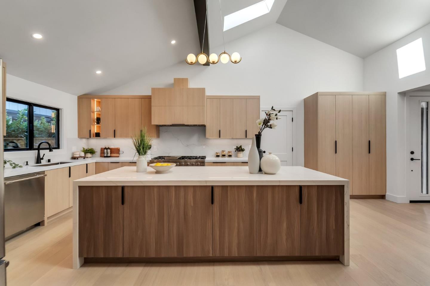 Neighborhood Neighborhood-20