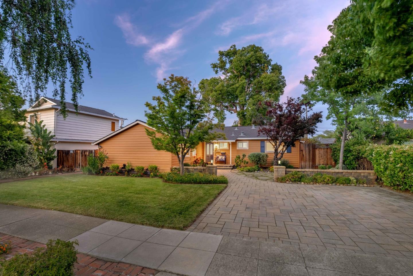 Neighborhood Neighborhood-39