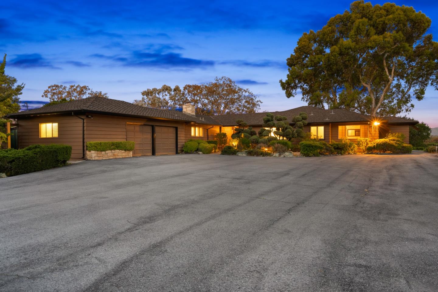 Neighborhood Neighborhood-8