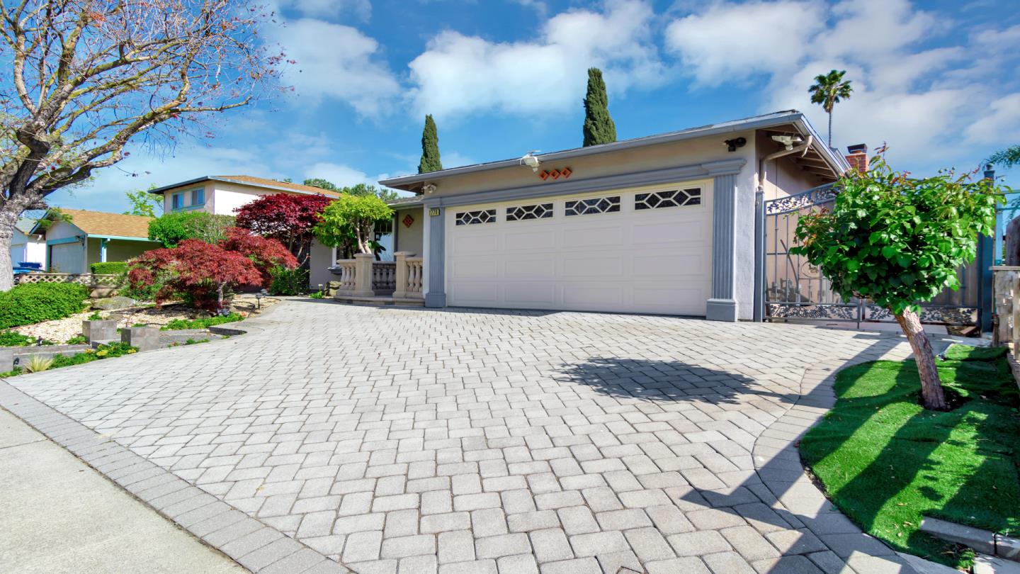 Neighborhood Neighborhood-44