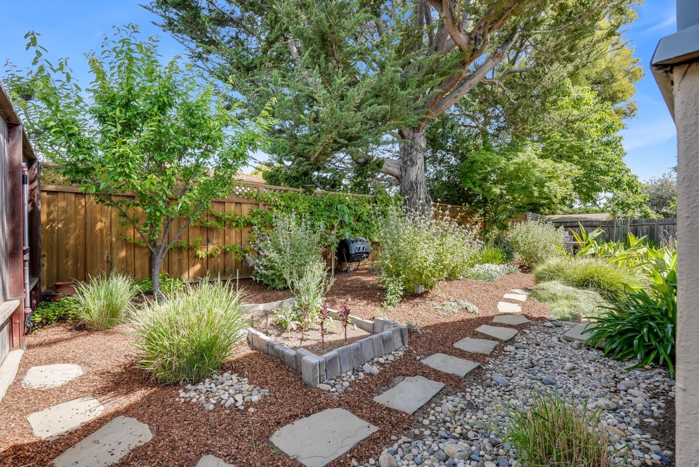 Neighborhood Neighborhood-120