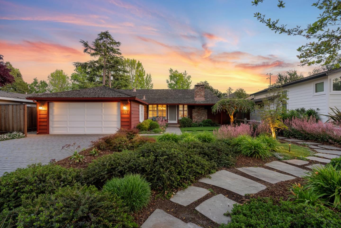 Neighborhood Neighborhood-64