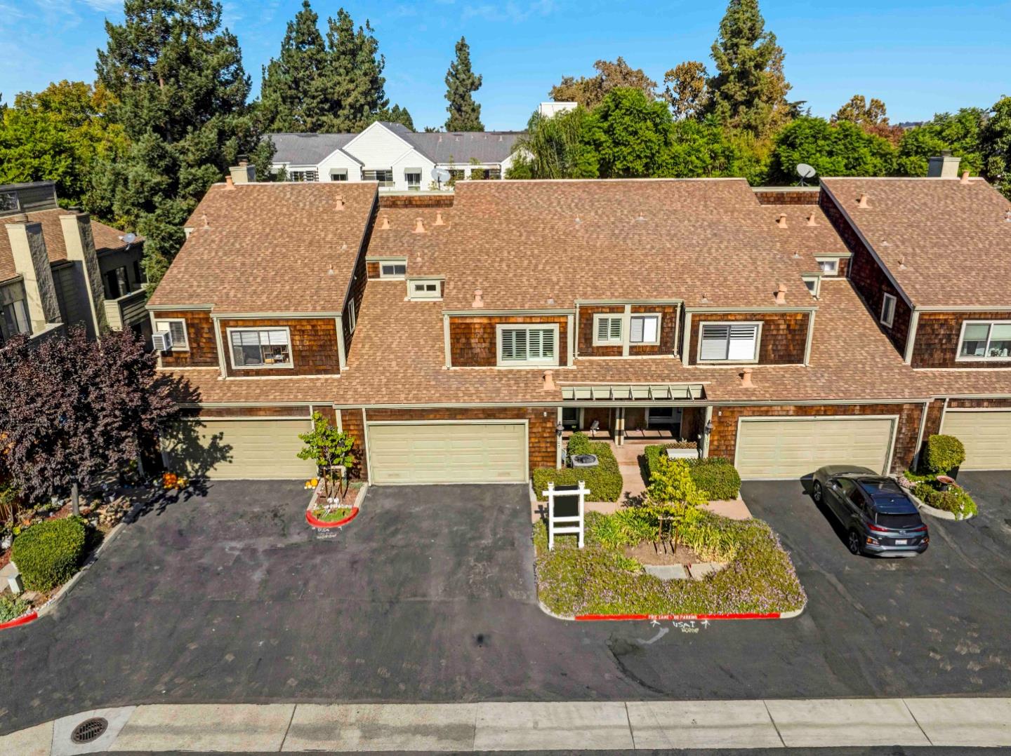 Neighborhood Neighborhood-28