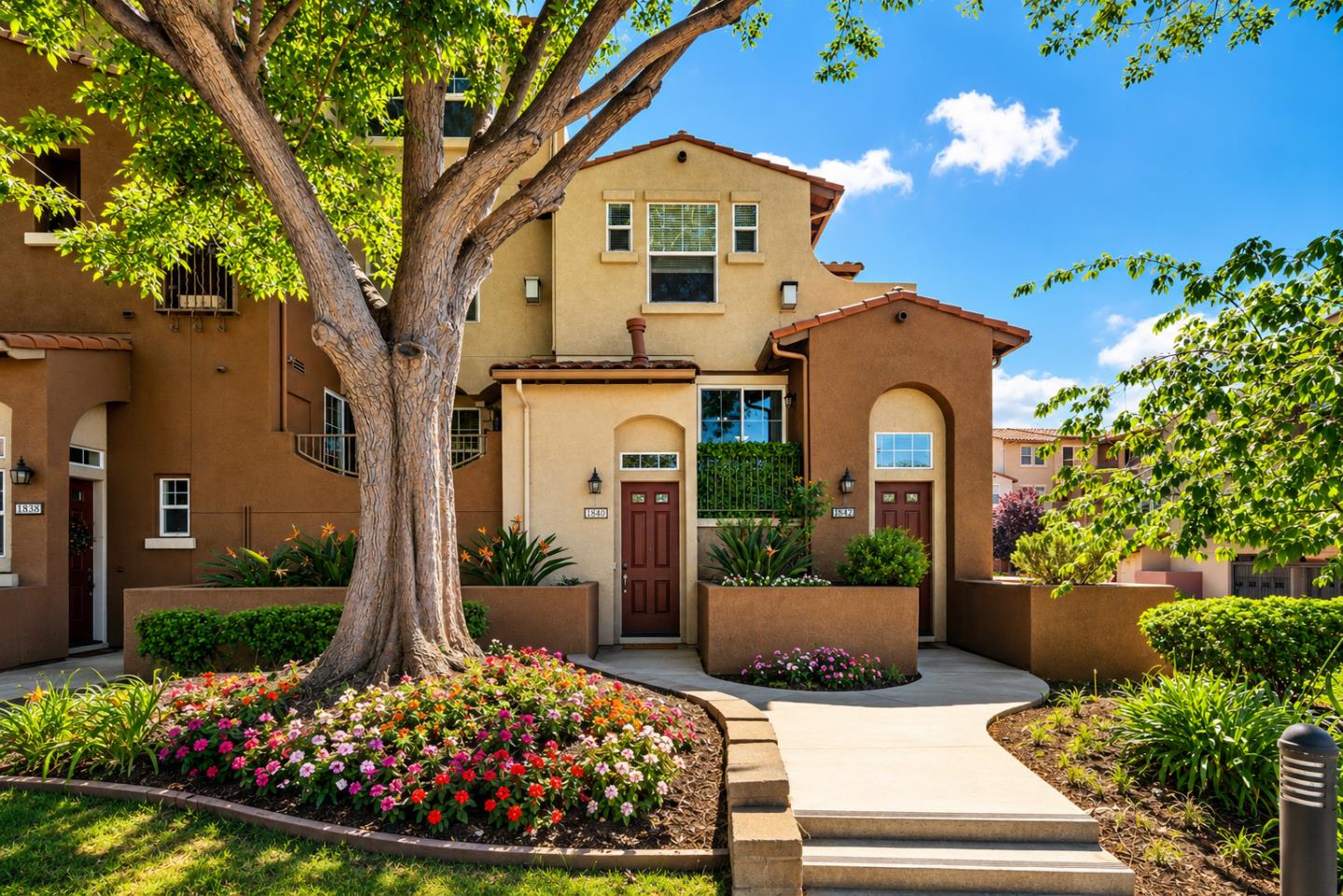 Neighborhood Neighborhood-20