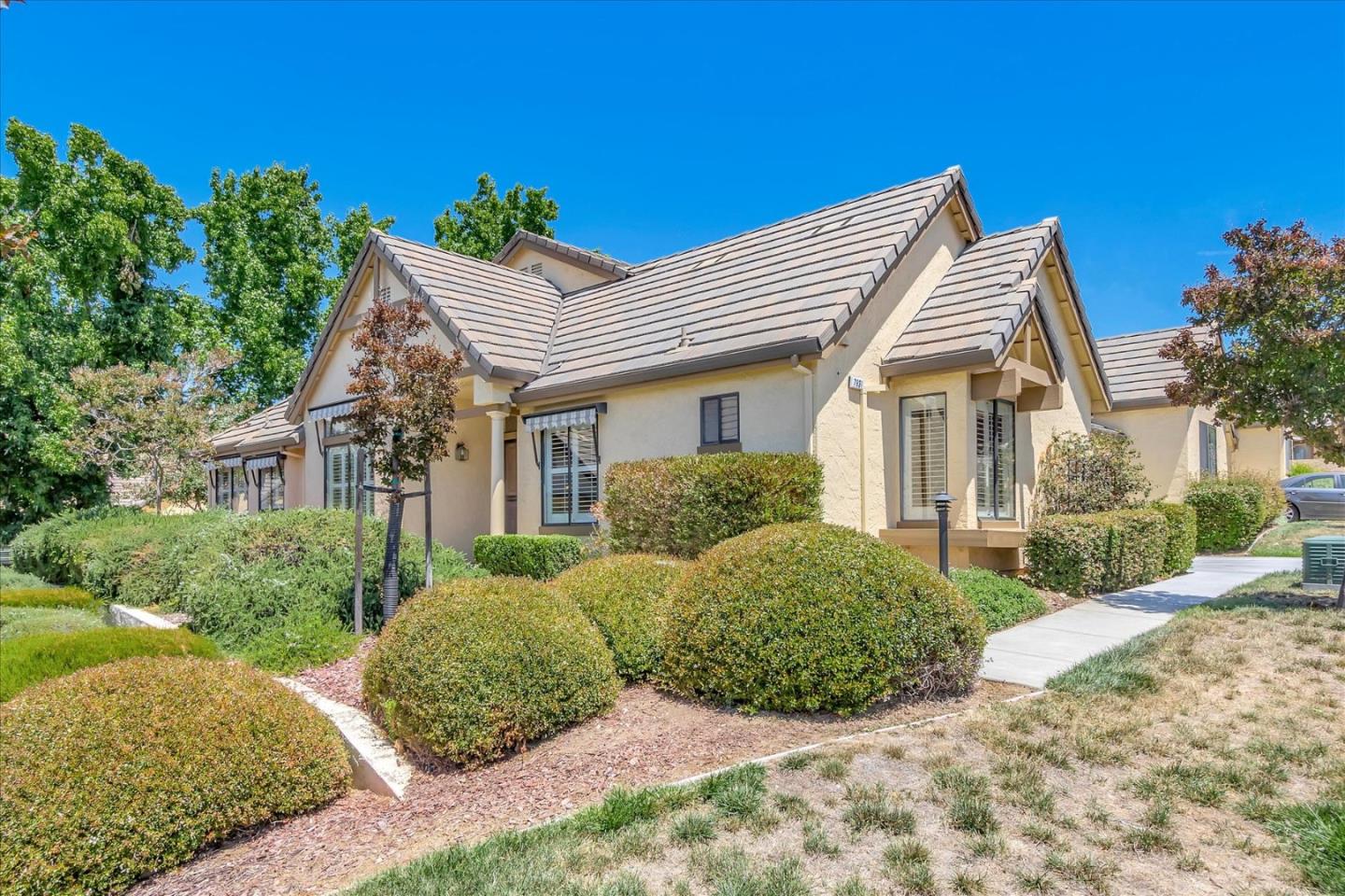 Neighborhood Neighborhood-40