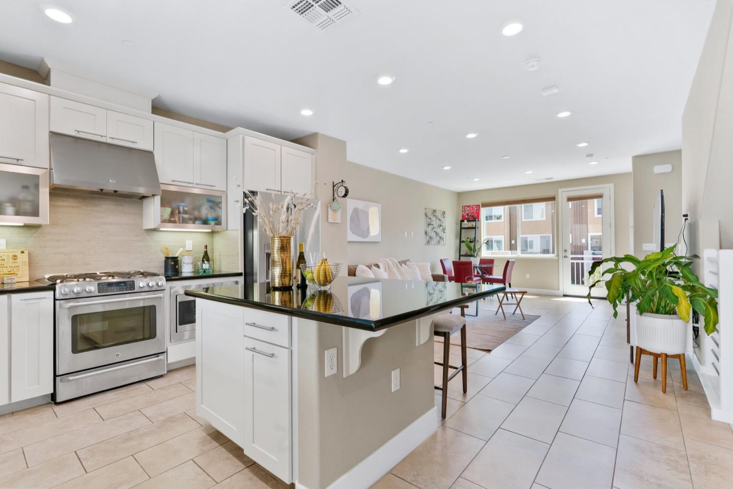 Neighborhood Neighborhood-80