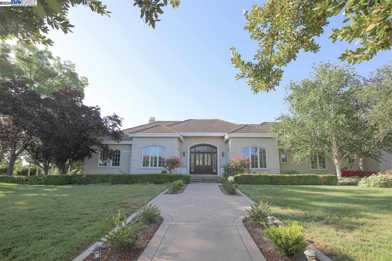 Neighborhood Neighborhood-16