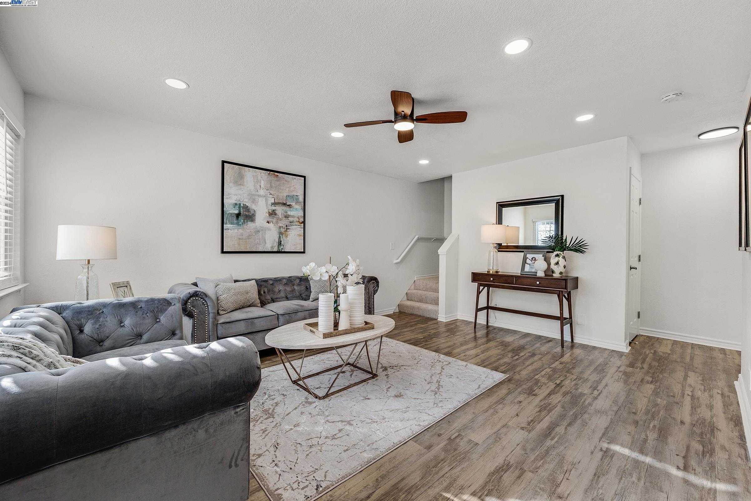 Neighborhood Neighborhood-10