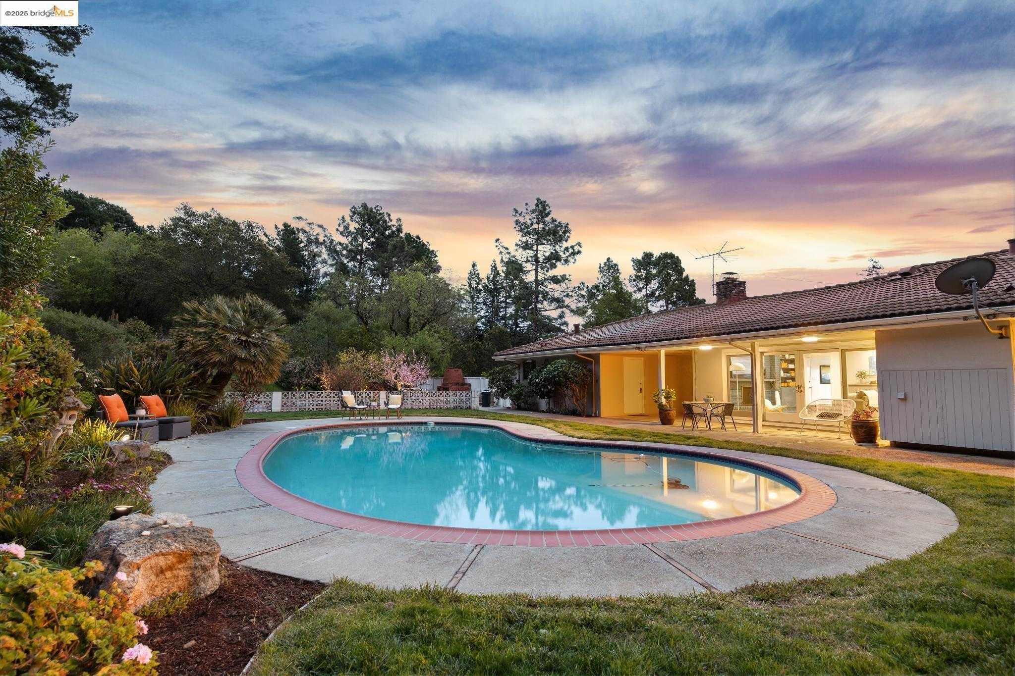 Neighborhood Neighborhood-9