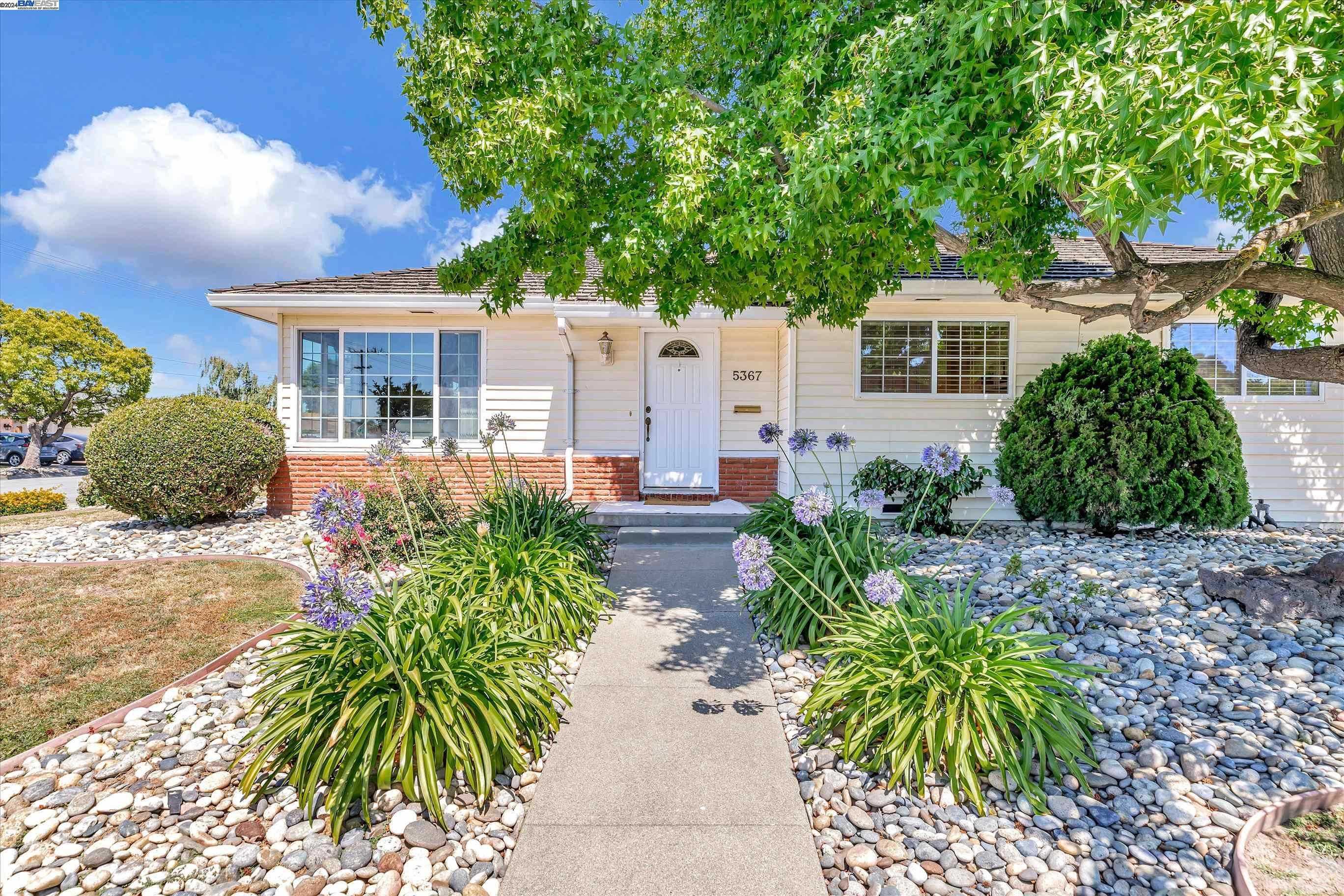 Neighborhood Neighborhood-28