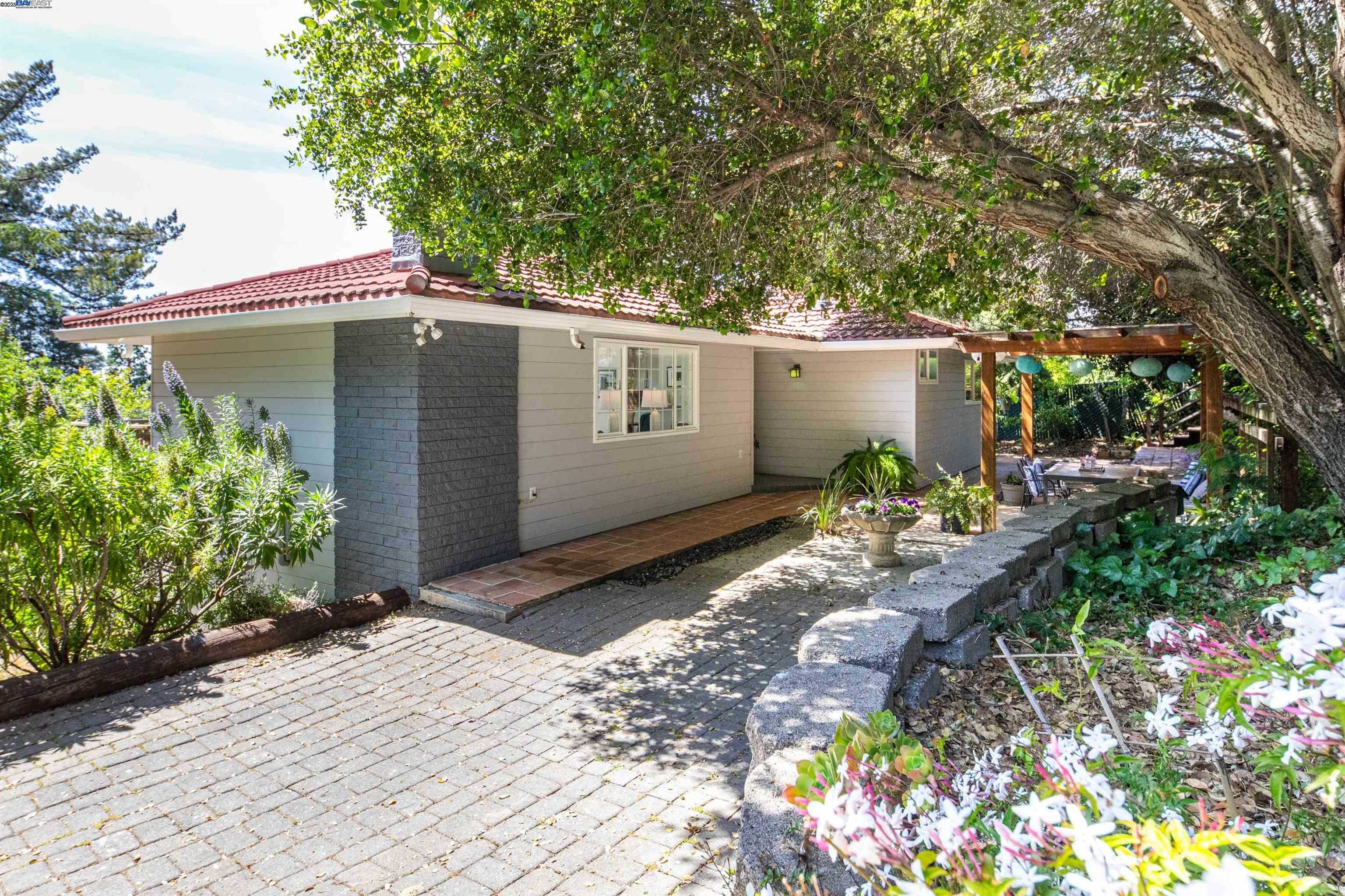 Neighborhood Neighborhood-16