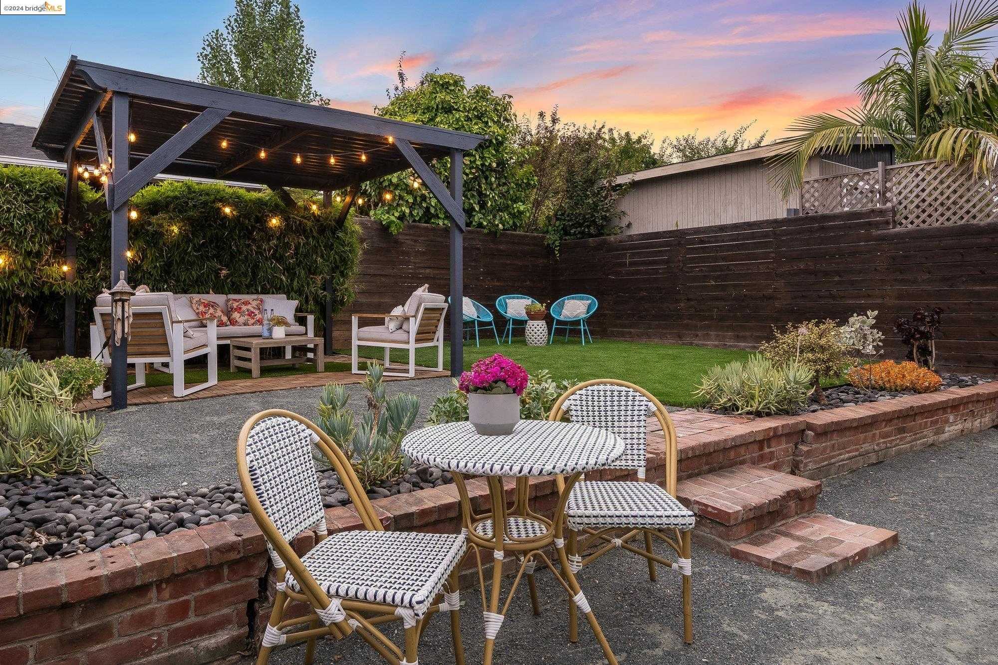 Neighborhood Neighborhood-4