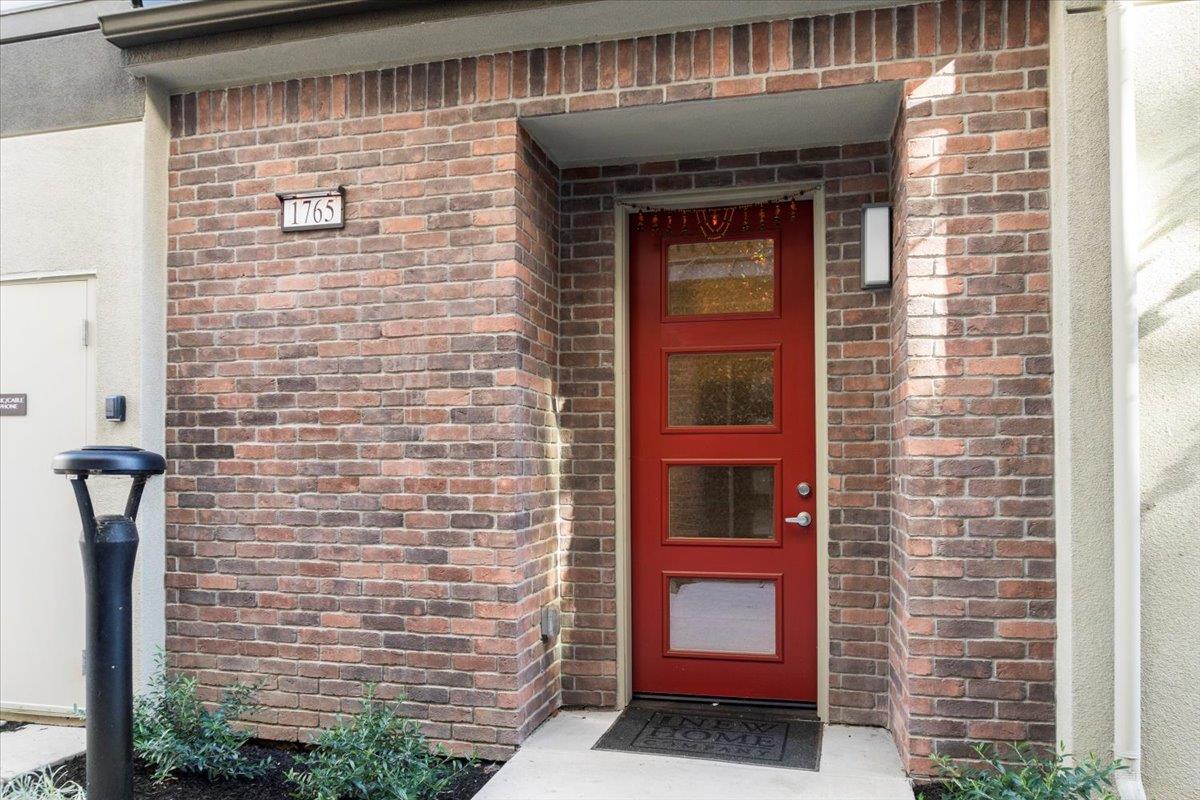 Neighborhood Neighborhood-86