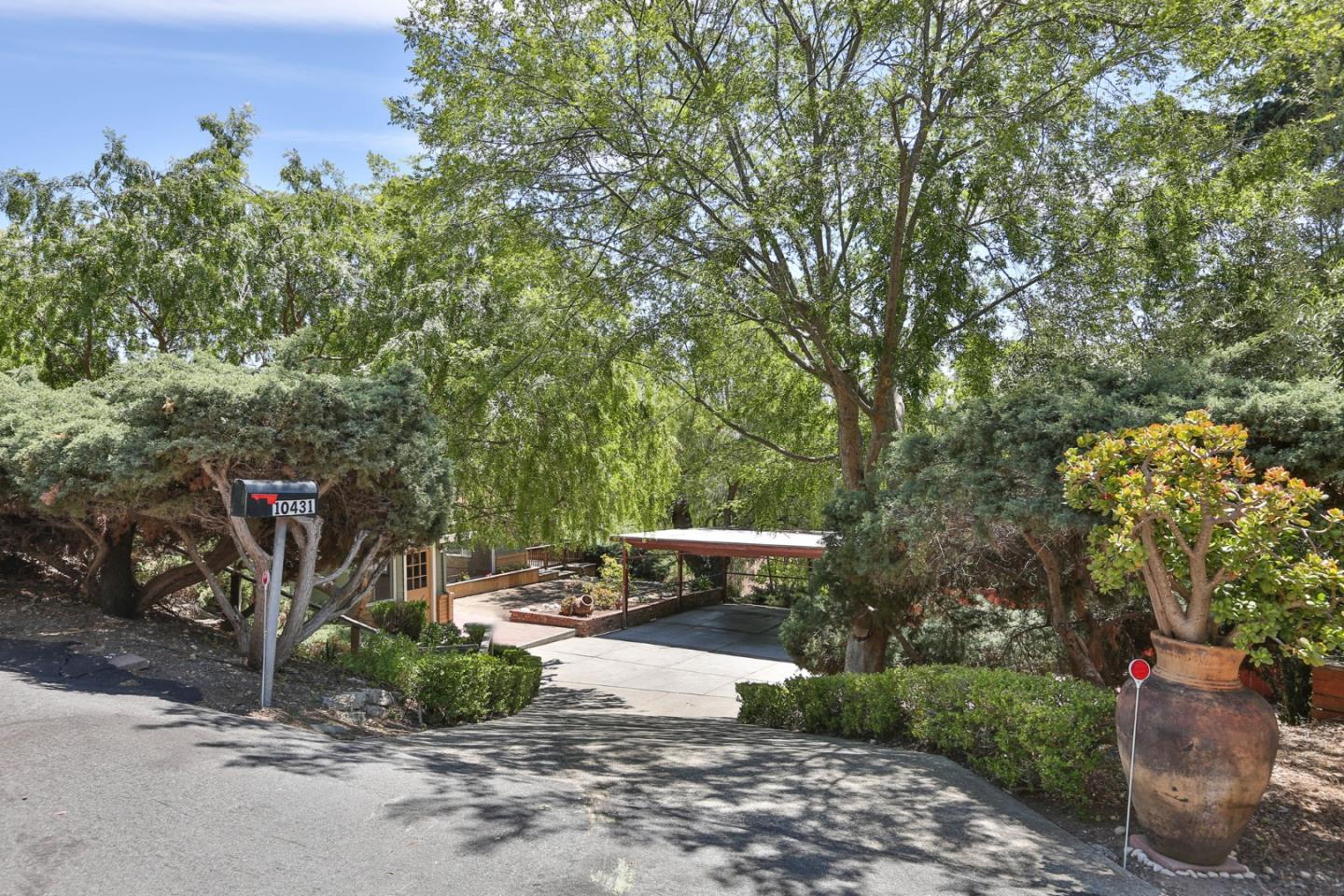 Neighborhood Neighborhood-8