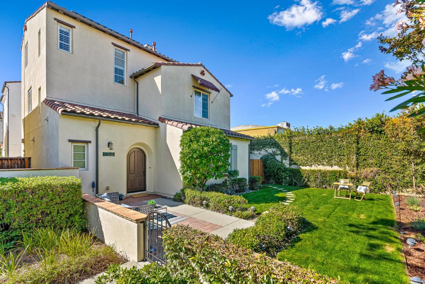 Neighborhood Neighborhood-28