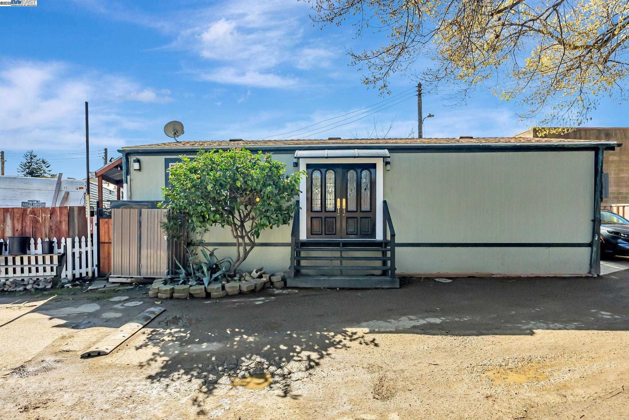 Neighborhood Neighborhood-74