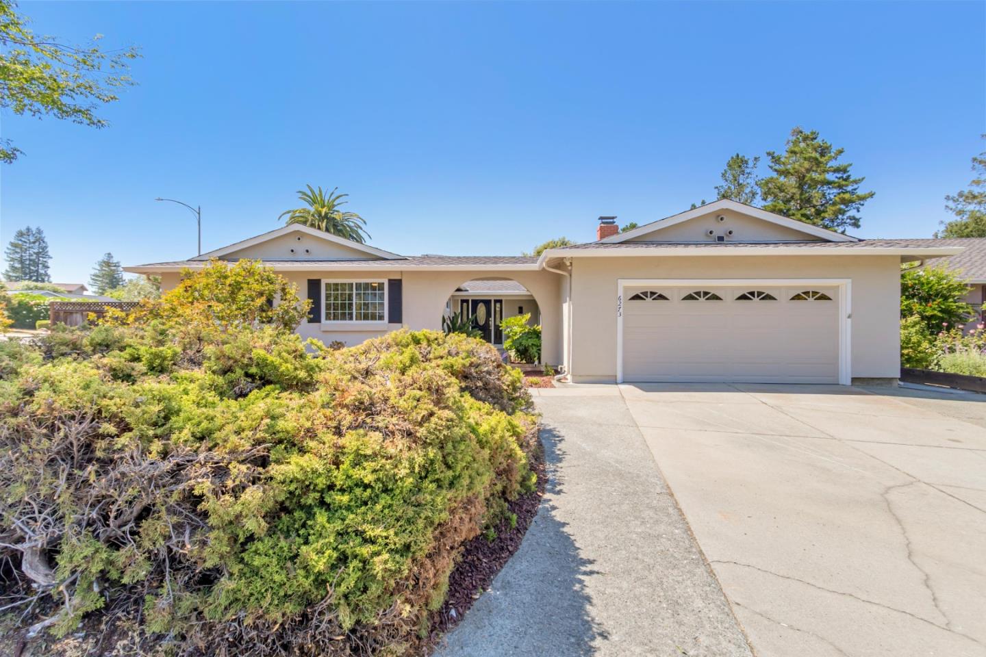 Neighborhood Neighborhood-20