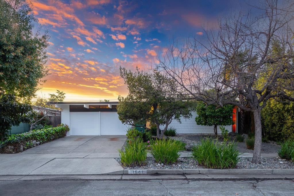 Neighborhood Neighborhood-124