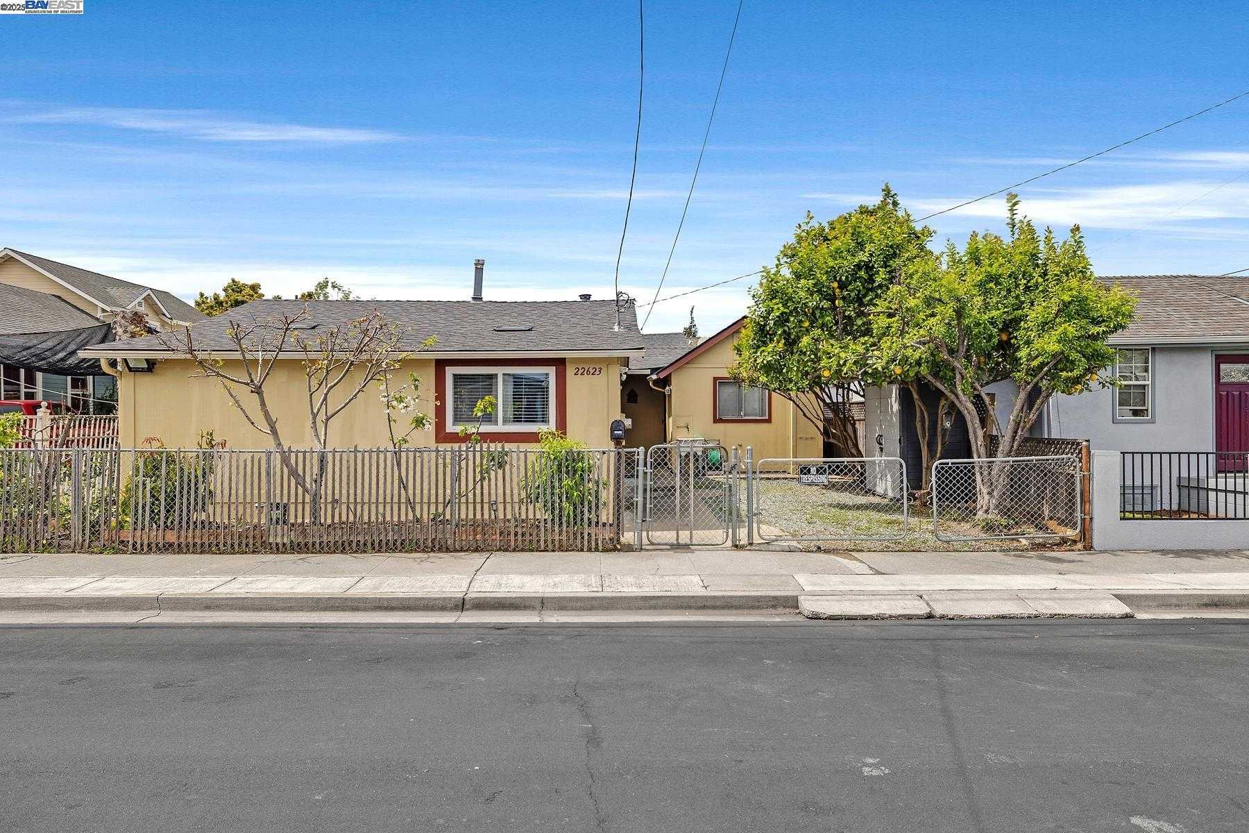 Neighborhood Neighborhood-20