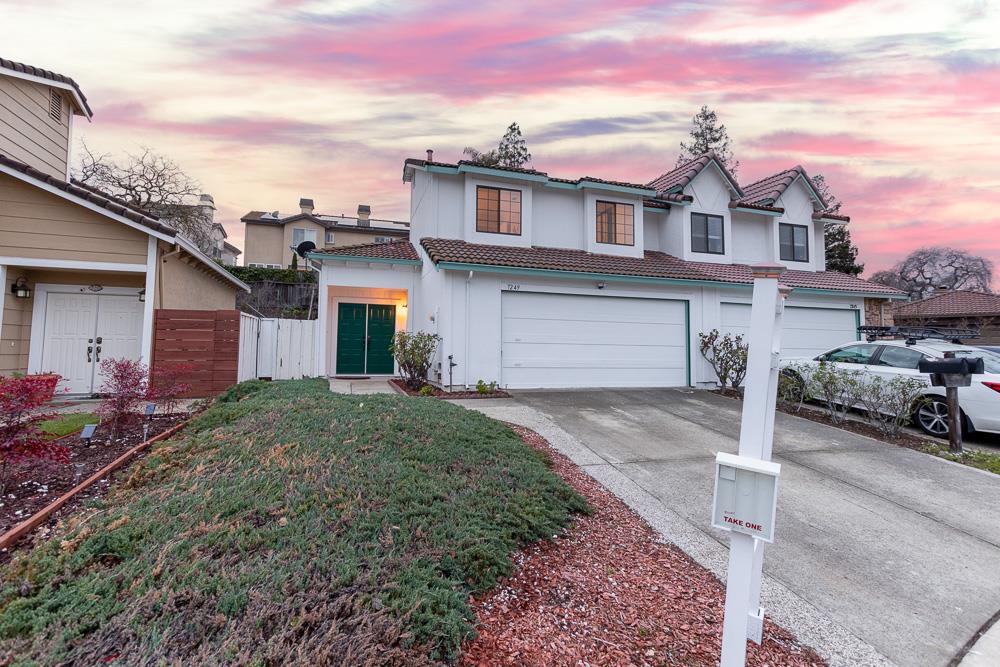 Neighborhood Neighborhood-40