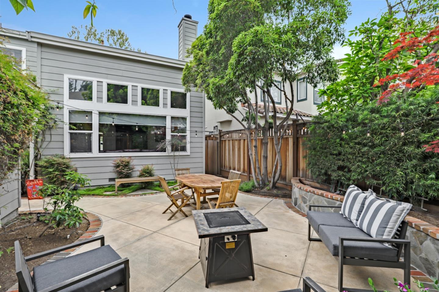 Neighborhood Neighborhood-93