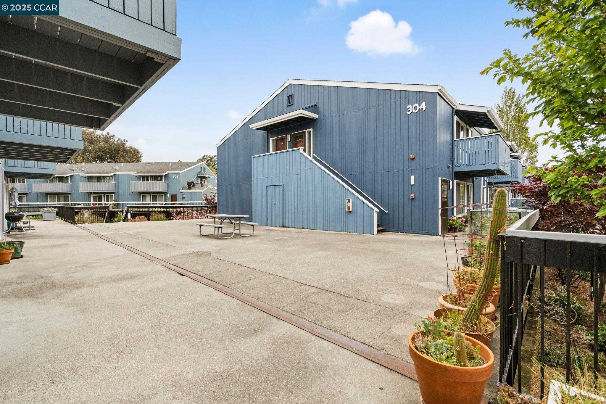 Neighborhood Neighborhood-4