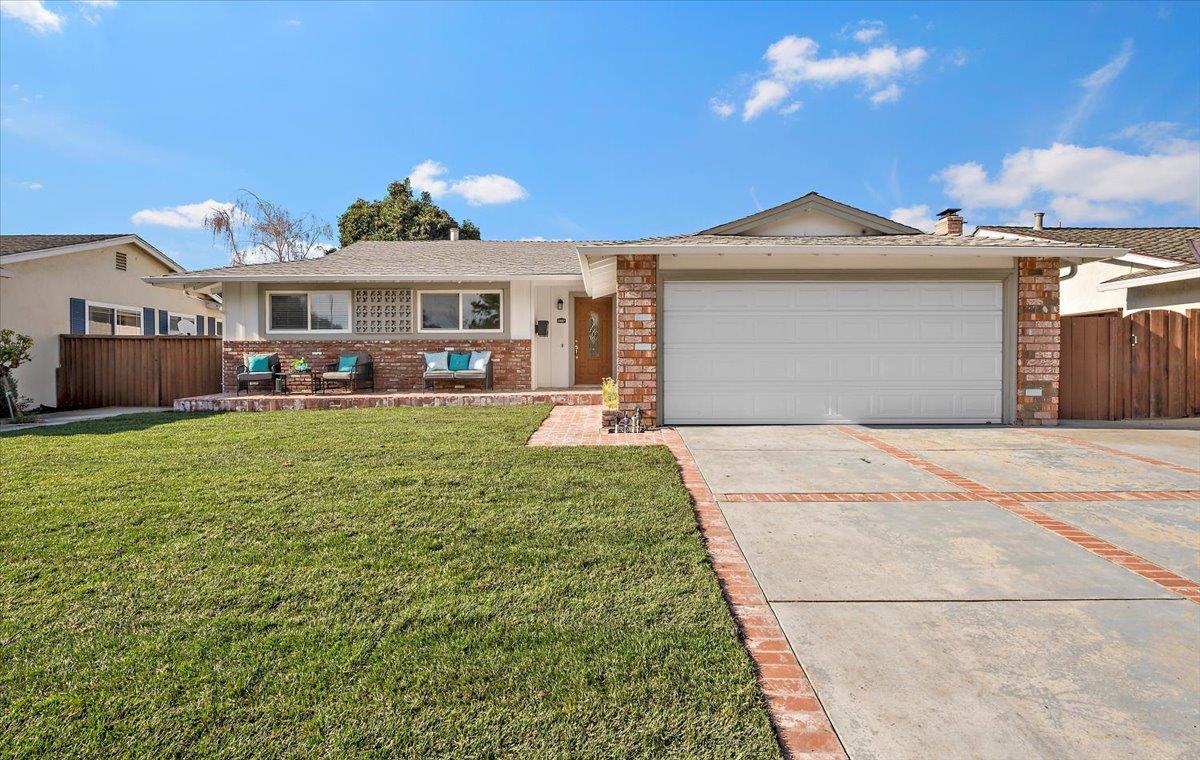 Neighborhood Neighborhood-20