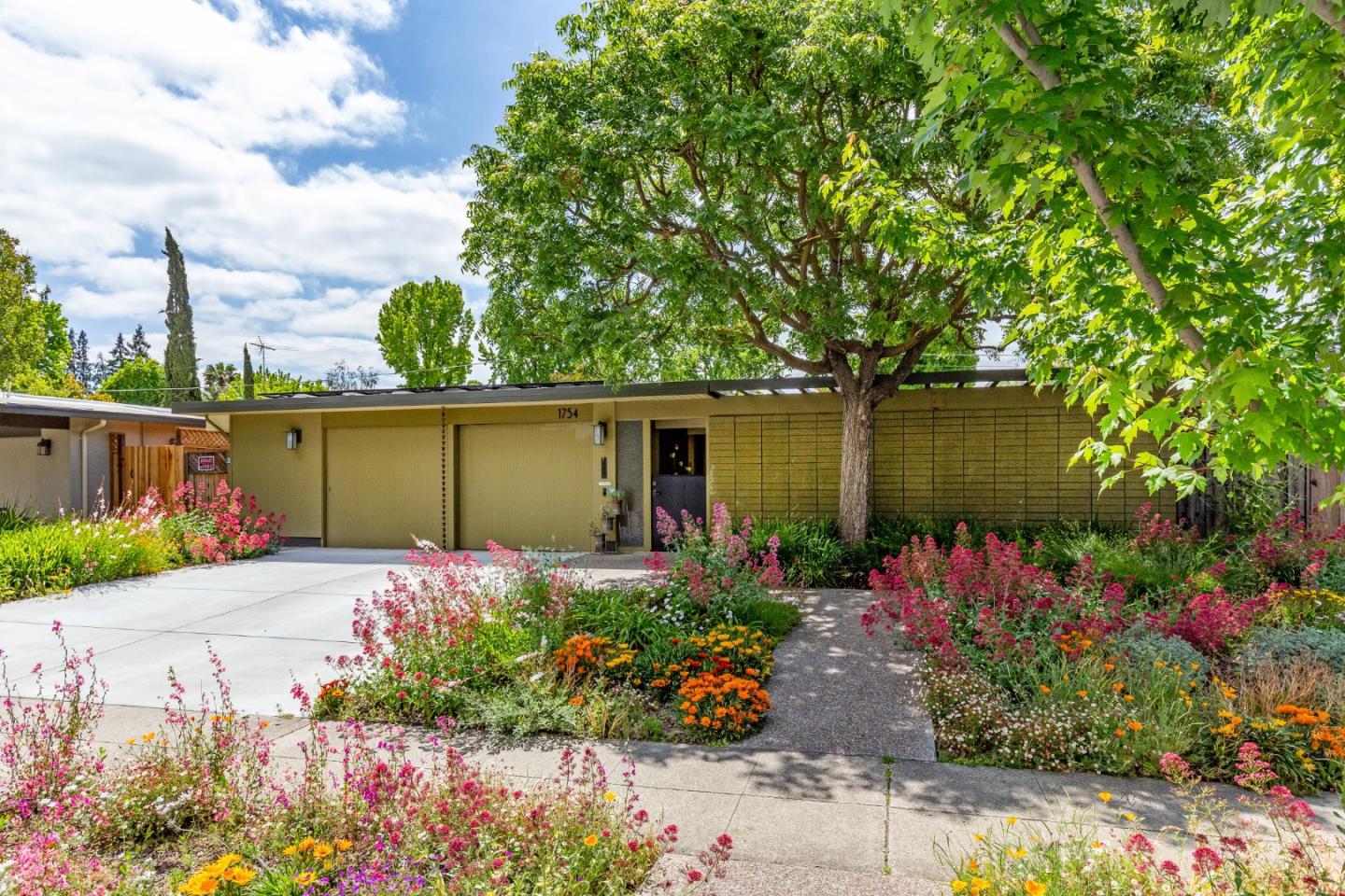 Neighborhood Neighborhood-43