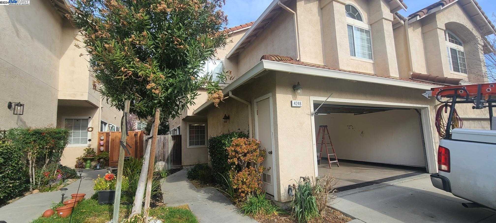 Neighborhood Neighborhood-3