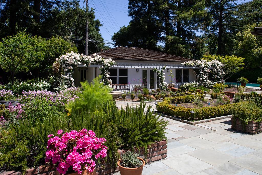 Neighborhood Neighborhood-18