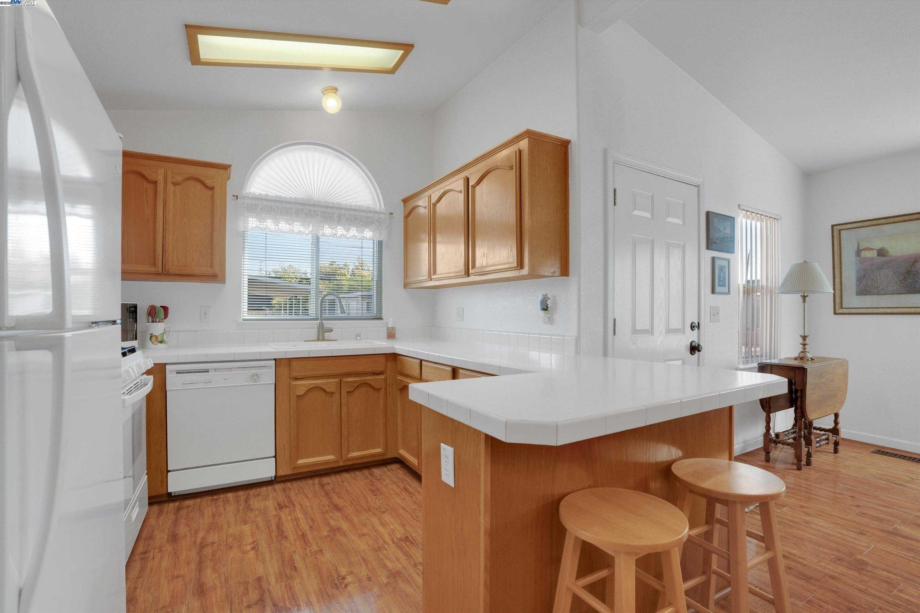 Neighborhood Neighborhood-32