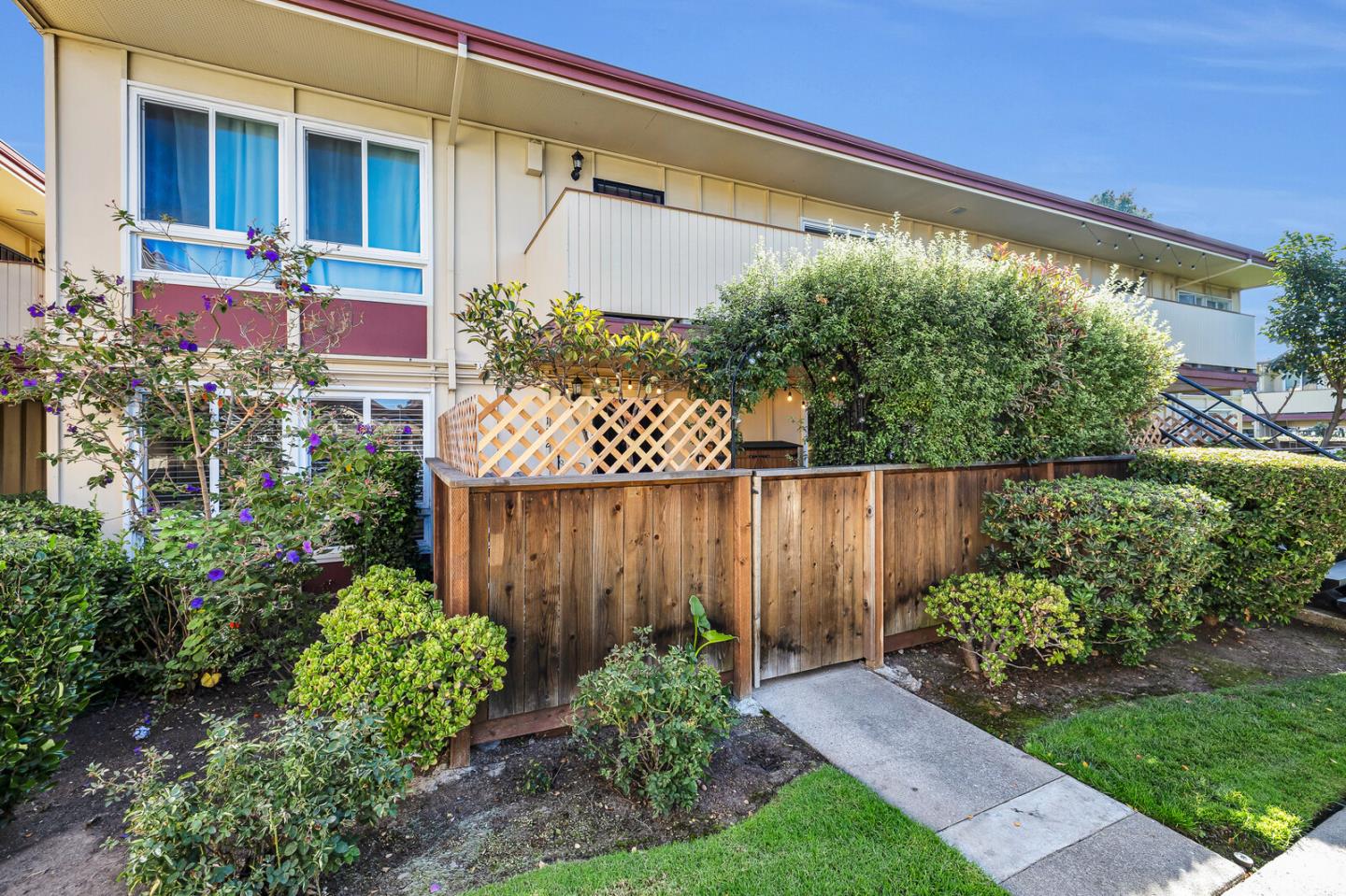 Neighborhood Neighborhood-85